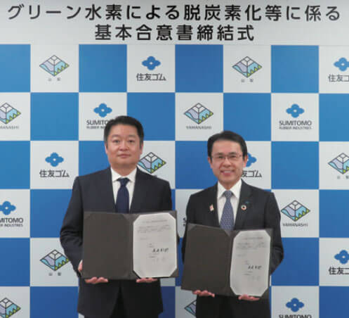 Governor Nagasaki of Yamanashi Prefecture (left) and President Yamamoto (right) May 27, 2024