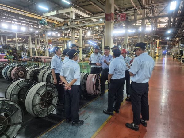 防火自主監査の様子　インドネシア工場
